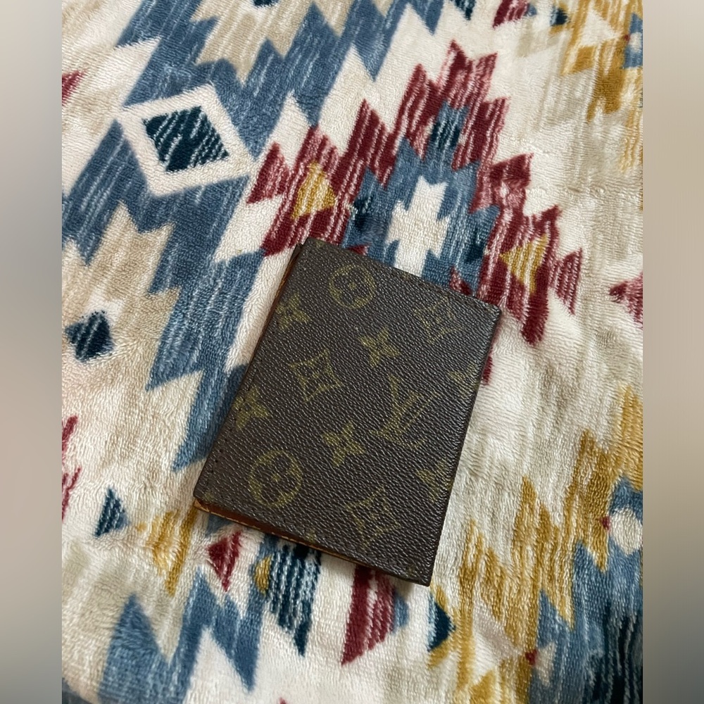 SOLD LOUIS VUITTON CARDHOLDER